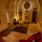 Asmali Cave House *