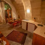 Asmali Cave House *