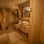 Asmali Cave House *