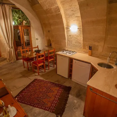 Asmali Cave House *