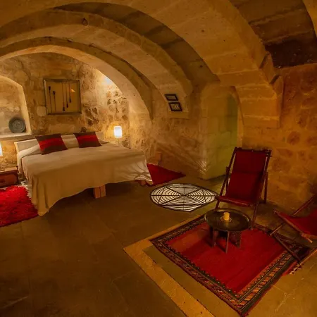Asmali Cave House *